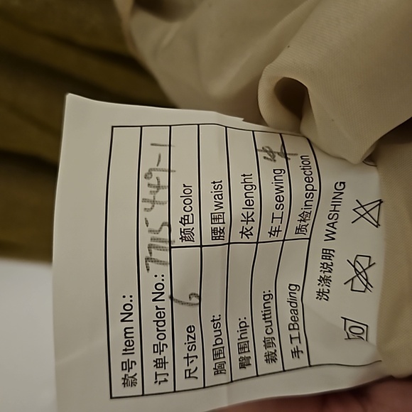 SZ.6 Stunning sparkly gold dress lined with padding and pockets - Picture 5 of 5